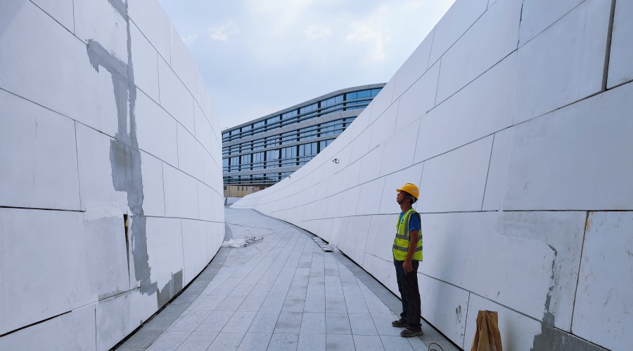 東莞大灣區大學GRC幕墻板火熱施工中