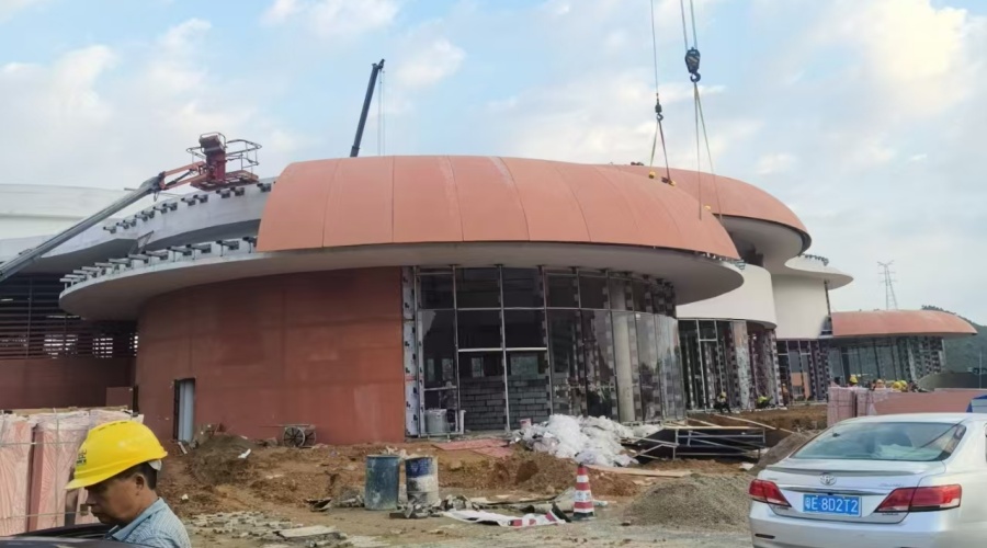 深圳西淘河服務區彩色GRC幕墻板安裝施工